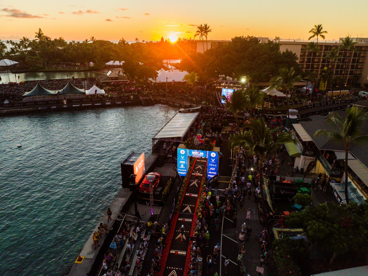 Costa de Kailua-Kona ao pôr do sol